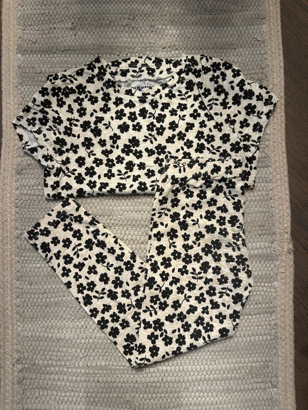 Old Navy Black and Cream Floral Matching T-shirt and Leggings 5T